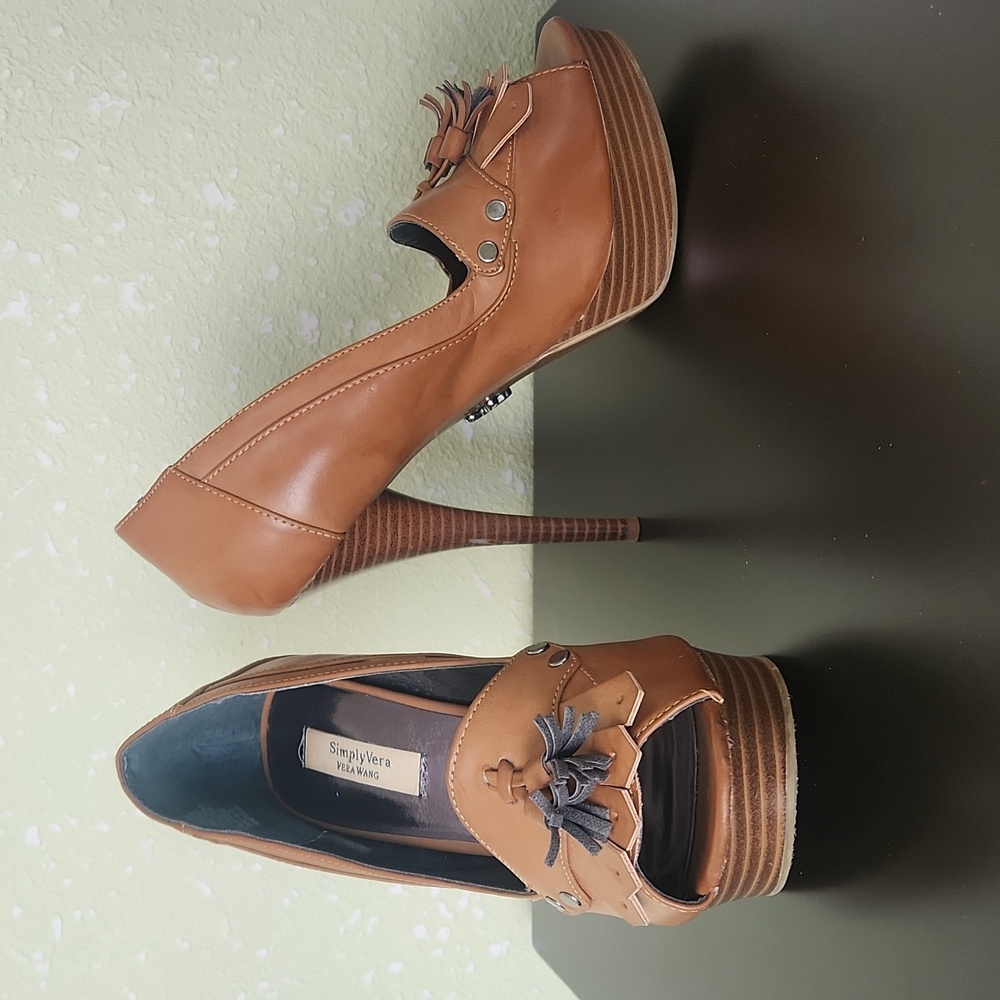 'Simply Vera'  Vera Wang Brown Tassel Heels